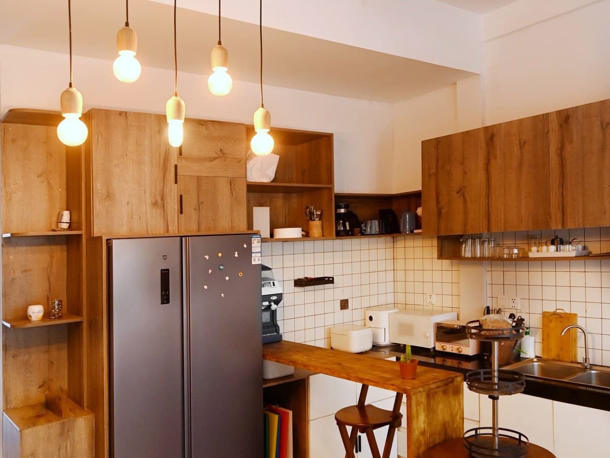 Bar height, stools and the open shelving above